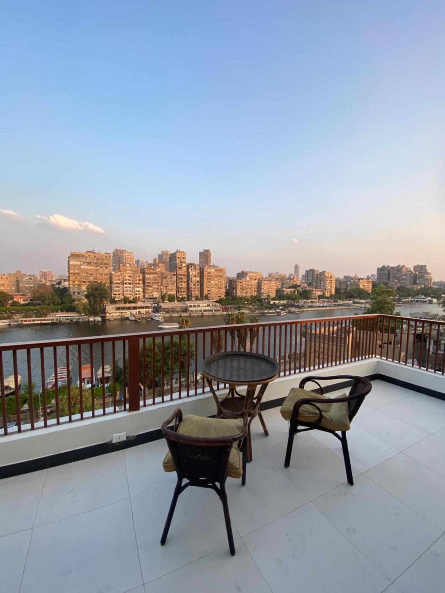 بإطلالة بانورامية على النيل * Cairo