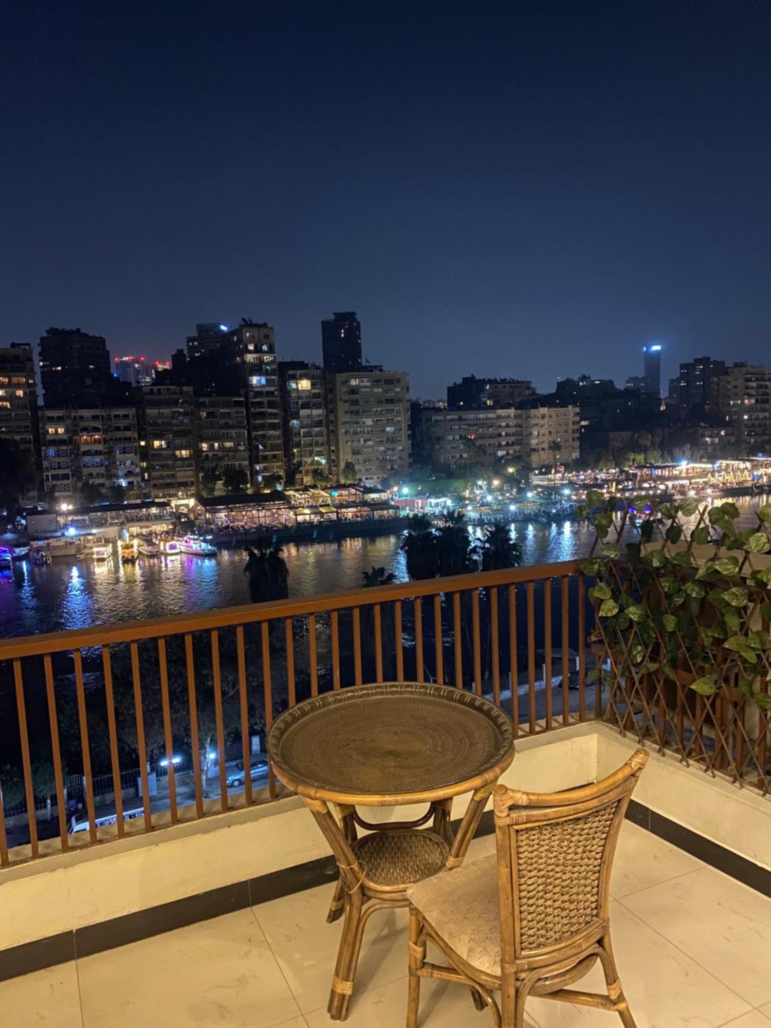 بإطلالة بانورامية على النيل * Cairo